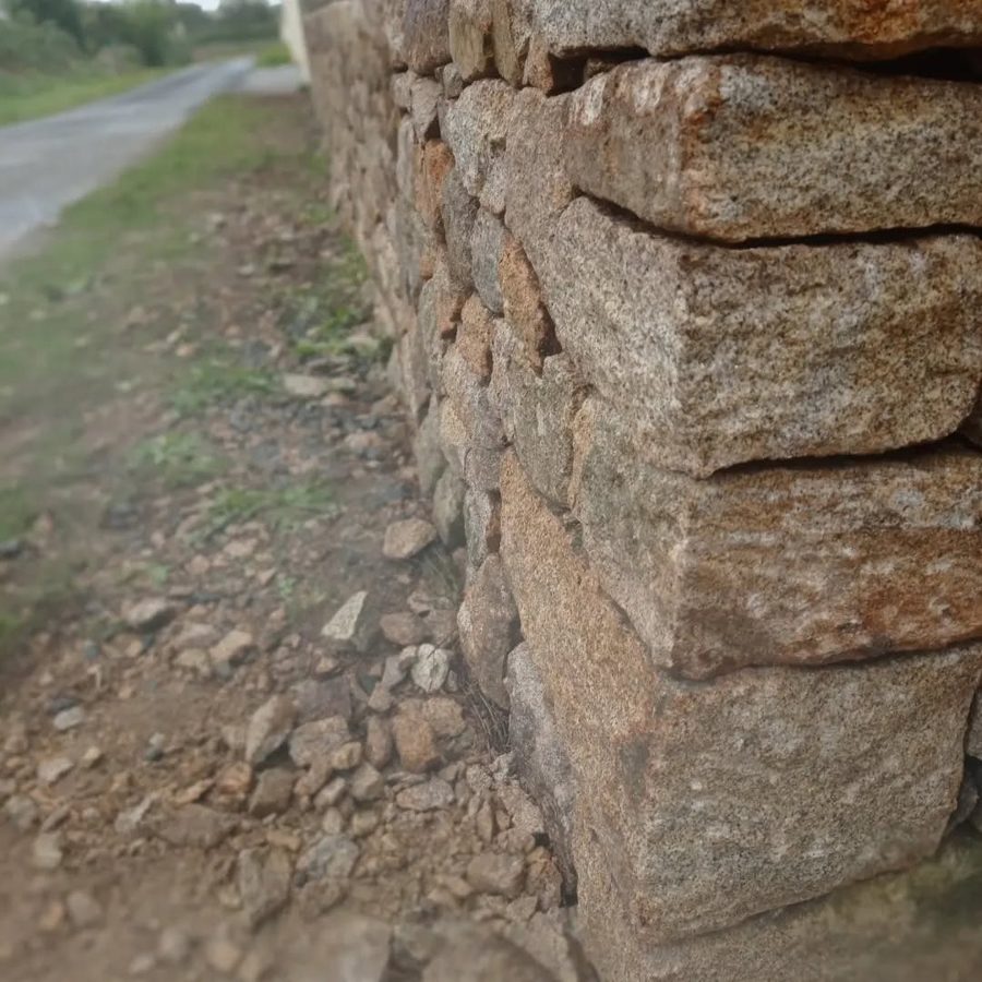 Mur en pierre sèche réalisé par Guillaume Hédouin